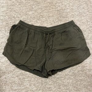 Casual Olive Green Women's Shorts